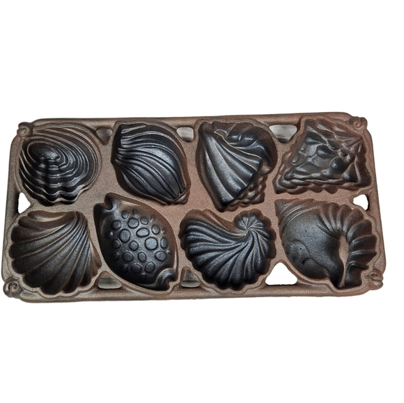 Vintage John Wright Cast Iron Seashell Pan Mold Muffin Cornbread Baking Dish - Picture 7 of 7